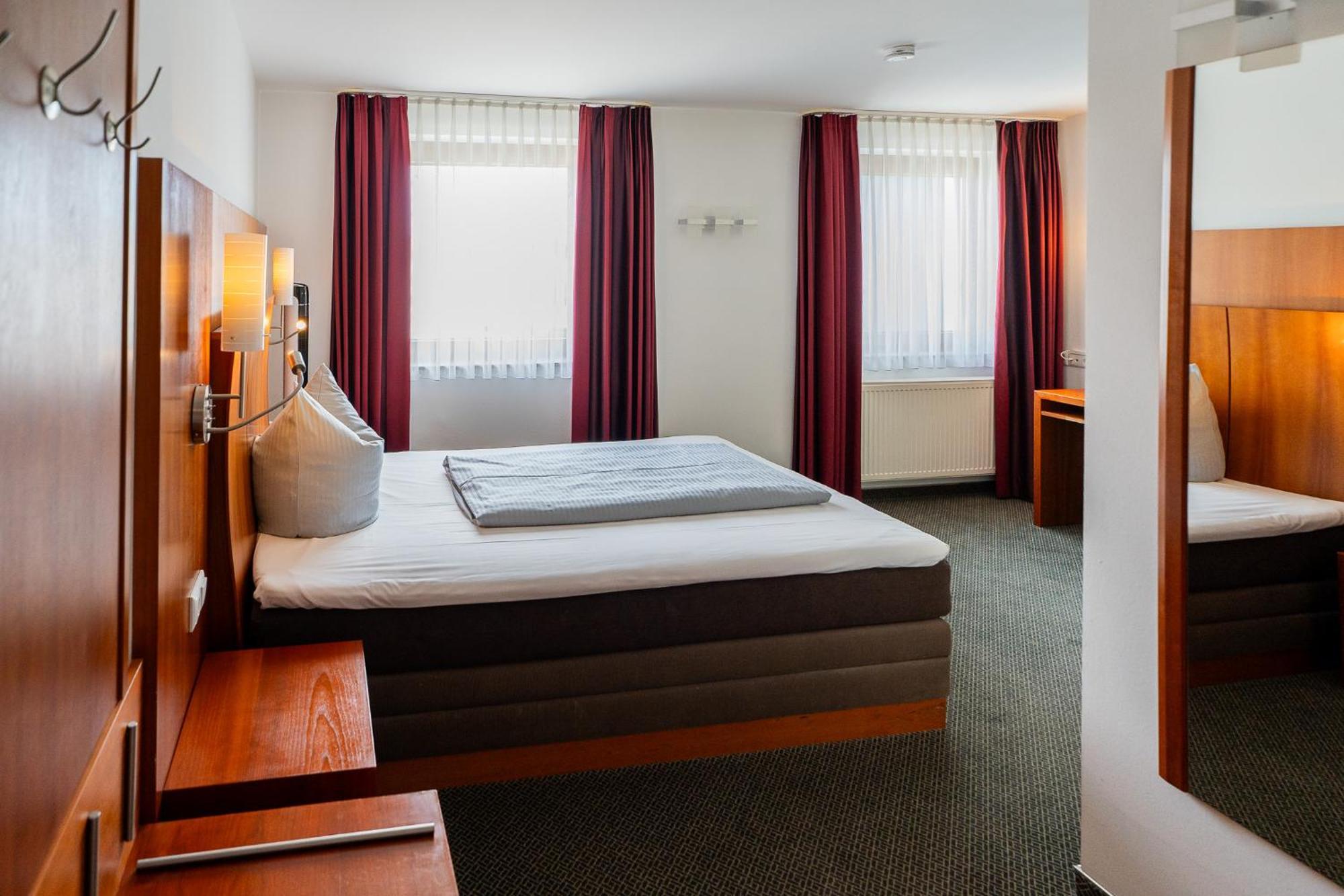 גינגן אן דר ברנץ Stadthotel Giengen מראה חיצוני תמונה